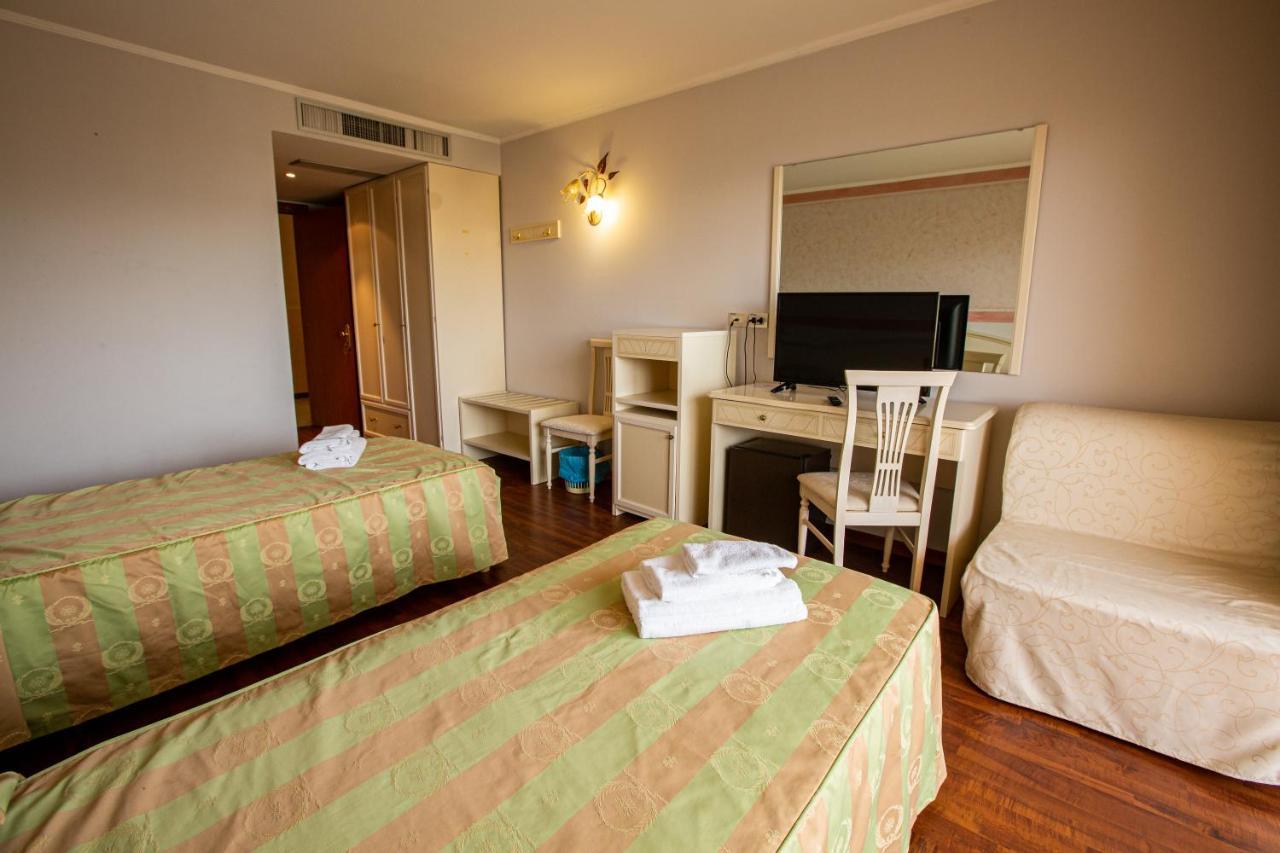 Hotel Villa Strassoldo "Ex Attianese Hotel Restaurant" Cervignano del Friuli Ngoại thất bức ảnh