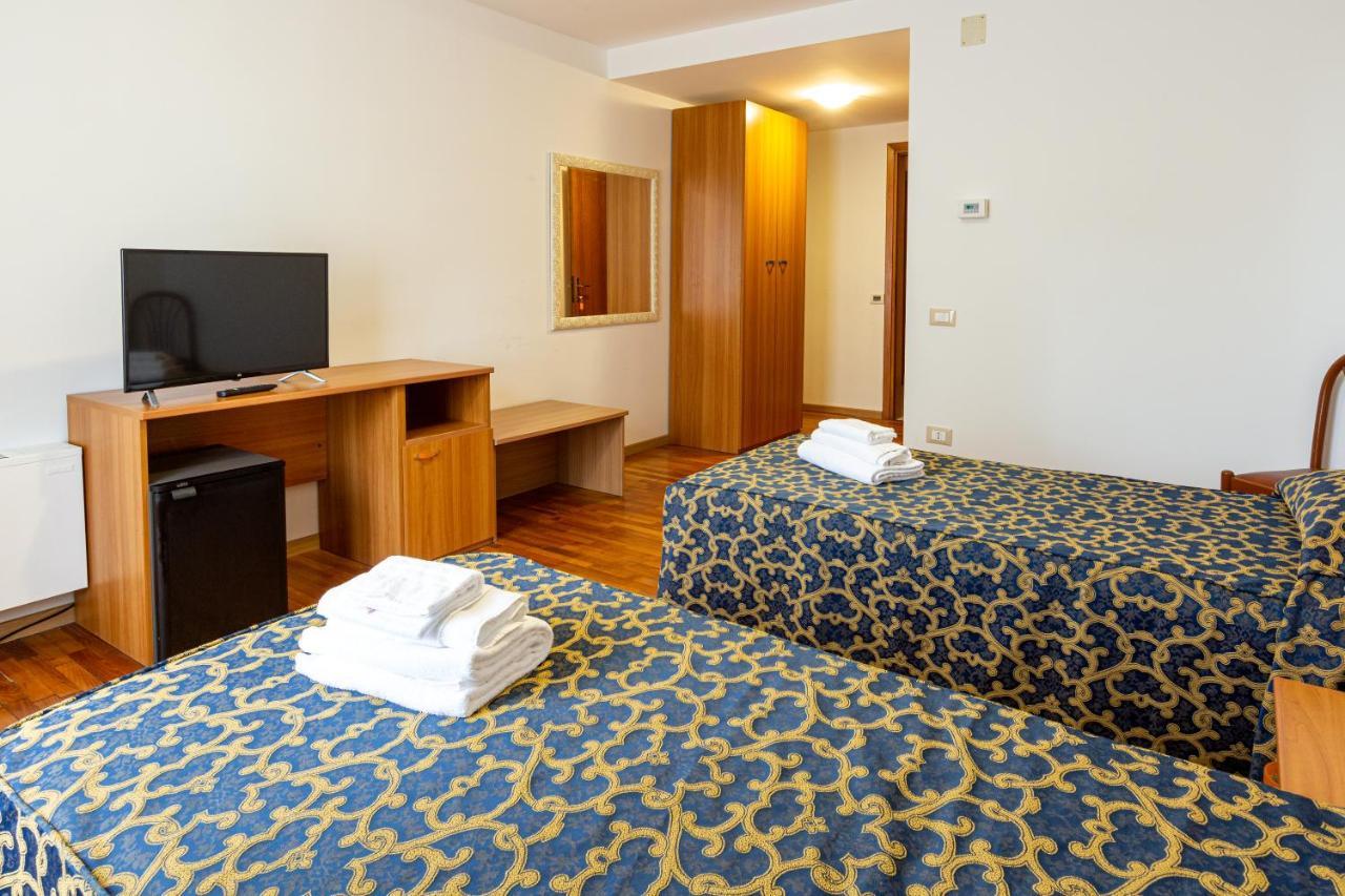 Hotel Villa Strassoldo "Ex Attianese Hotel Restaurant" Cervignano del Friuli Ngoại thất bức ảnh