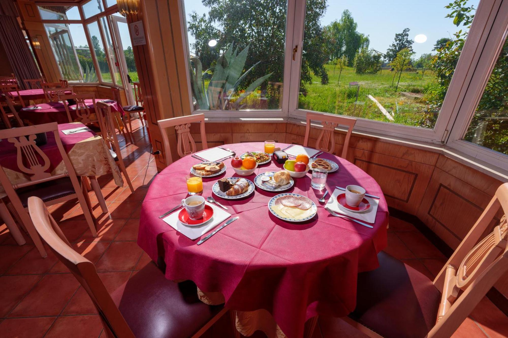 Hotel Villa Strassoldo "Ex Attianese Hotel Restaurant" Cervignano del Friuli Ngoại thất bức ảnh