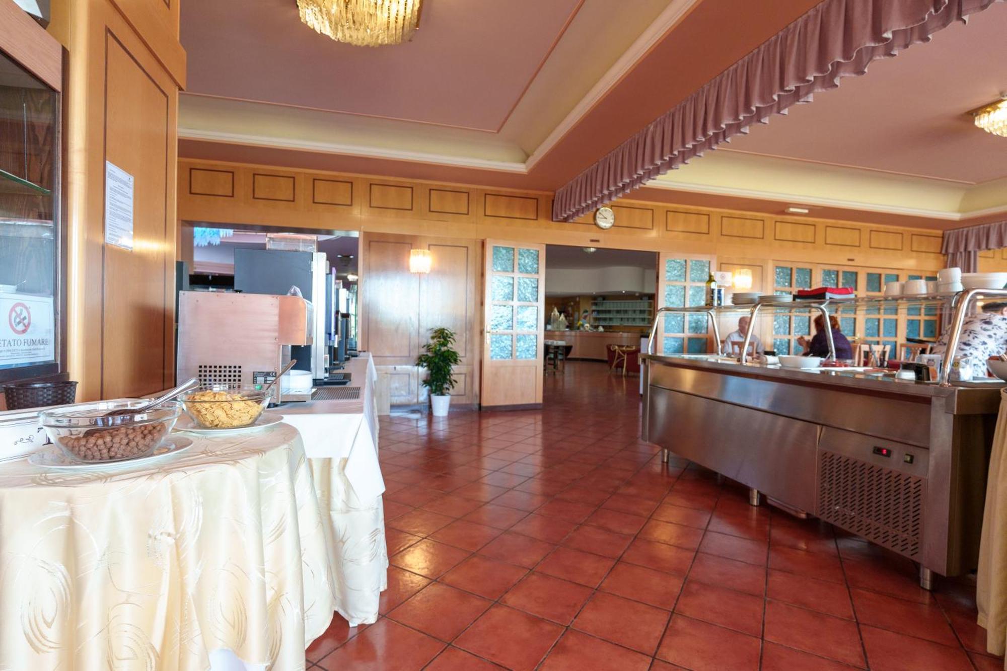 Hotel Villa Strassoldo "Ex Attianese Hotel Restaurant" Cervignano del Friuli Ngoại thất bức ảnh