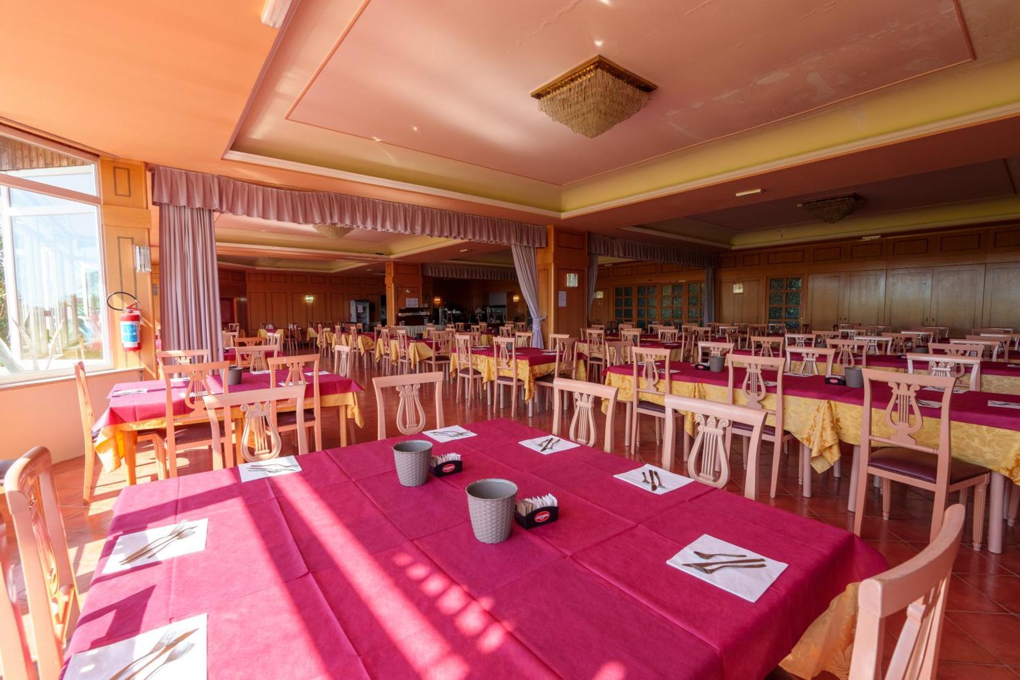 Hotel Villa Strassoldo "Ex Attianese Hotel Restaurant" Cervignano del Friuli Ngoại thất bức ảnh